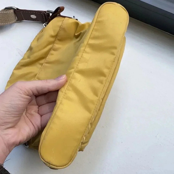 Giani Bernini Crossbody Faux Leather Nylon Tan Mustard Yellow Brown Bag - Picture 5 of 17